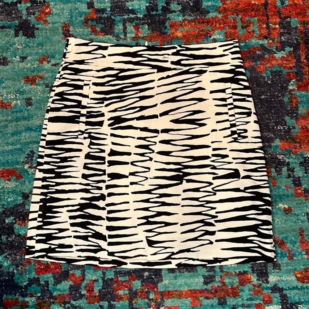 Trina Turk Black & White Skirt Size 2